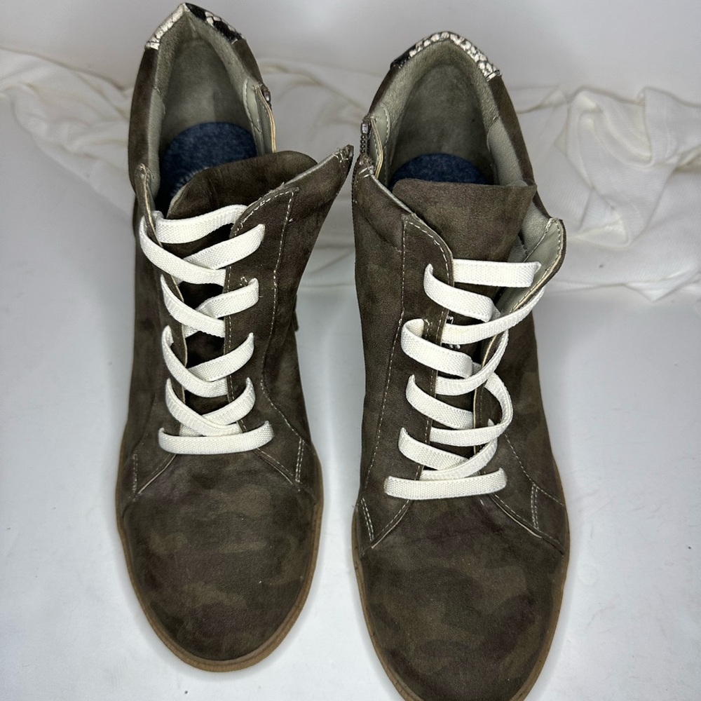 Old Navy platform, fatigue, side, zipper boot size 9